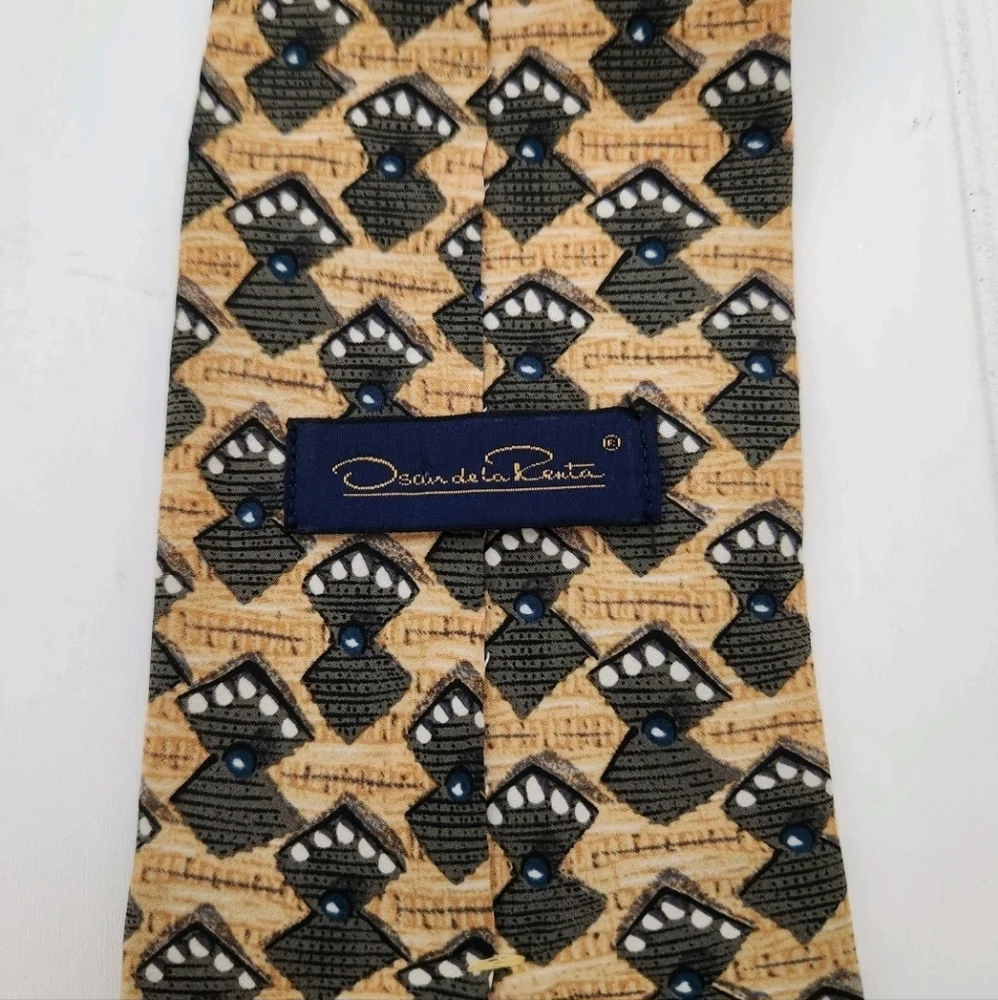 Oscar De La Renta Beige/Brown 100% Silk Abstract Designer Luxury Tie USA Made